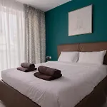 Comfort Retreat- Short Walk To Attractions Appartamento