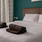 Comfort Retreat- Short Walk To Attractions Appartamento