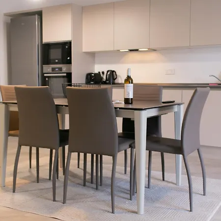 Apartment Comfort Retreat- Short Walk To Attractions