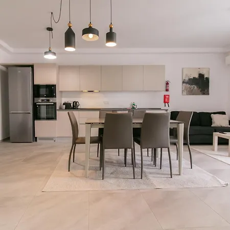 Comfort Retreat- Short Walk To Attractions *