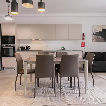 Comfort Retreat- Short Walk To Attractions *