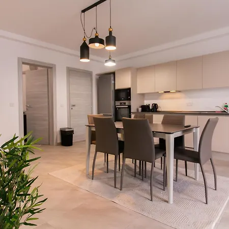 Comfort Retreat- Short Walk To Attractions