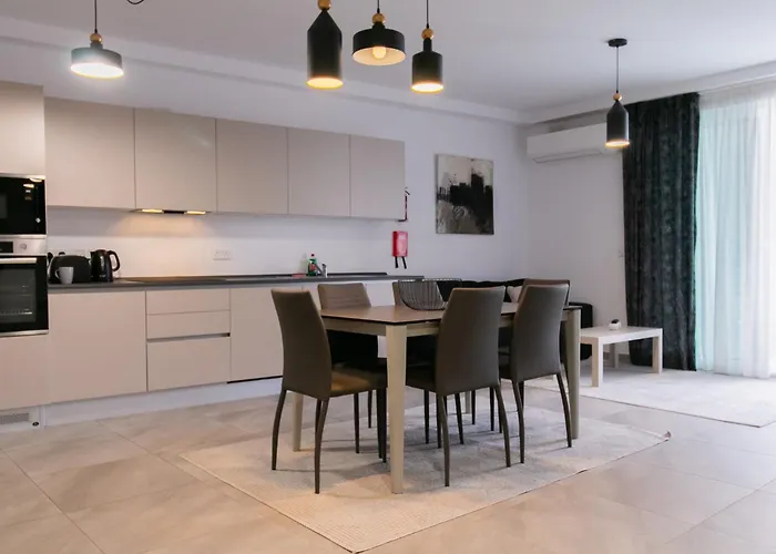 Apartamento Comfort Retreat- Short Walk To Attractions