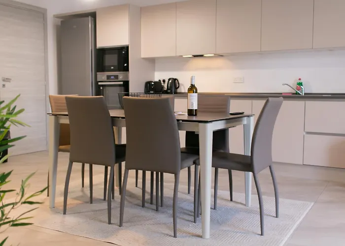 Apartamento Comfort Retreat- Short Walk To Attractions