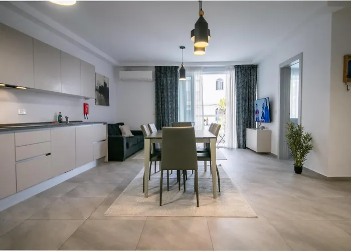 Apartamento Comfort Retreat- Short Walk To Attractions